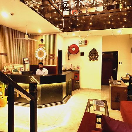Hotel Vrs Inns Чандигарх Экстерьер фото