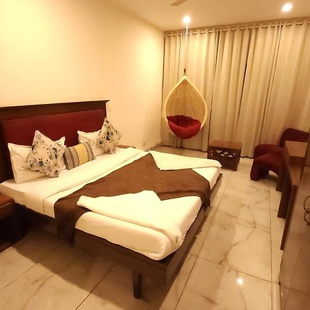 Hotel Vrs Inns Чандигарх Экстерьер фото
