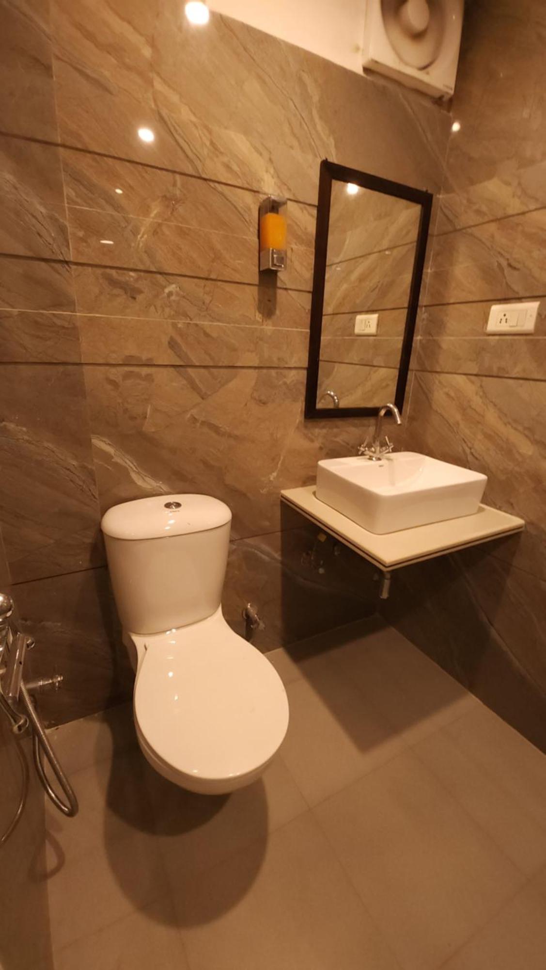 Hotel Vrs Inns Чандигарх Экстерьер фото